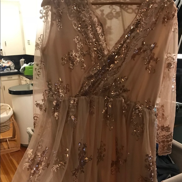 Gold sequined glamorous dress. - Picture 2 of 4
